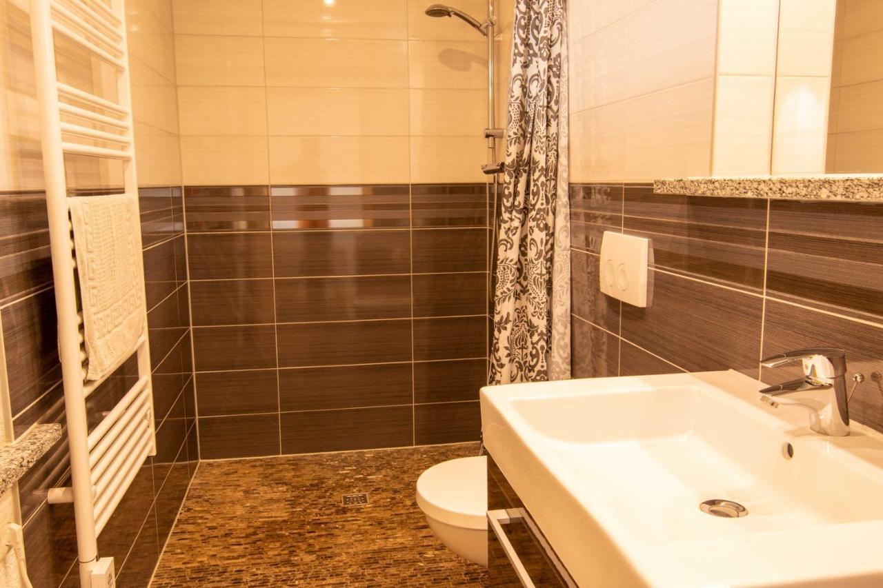 צינוביץ Ferienwohnungen Villa Vedro מראה חיצוני תמונה